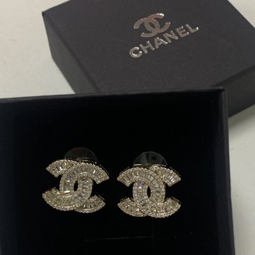 ELEGANT AND CLASSIC WOMEN'S LOGO EARRINGS photo review